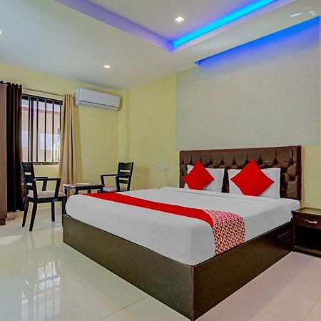 Oyo Flagship 77876 Amigo Suites Kochi Extérieur photo