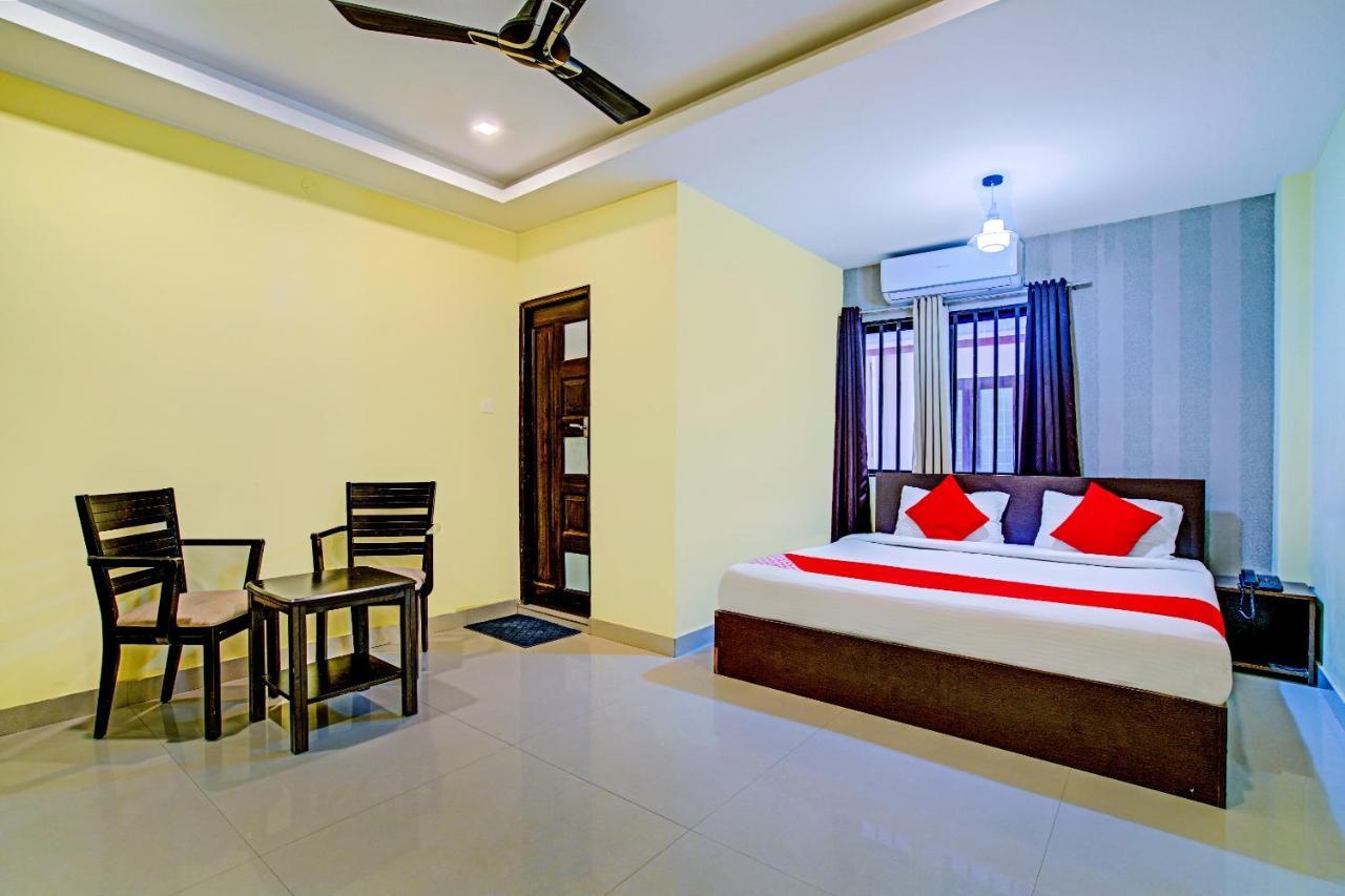 Oyo Flagship 77876 Amigo Suites Kochi Extérieur photo