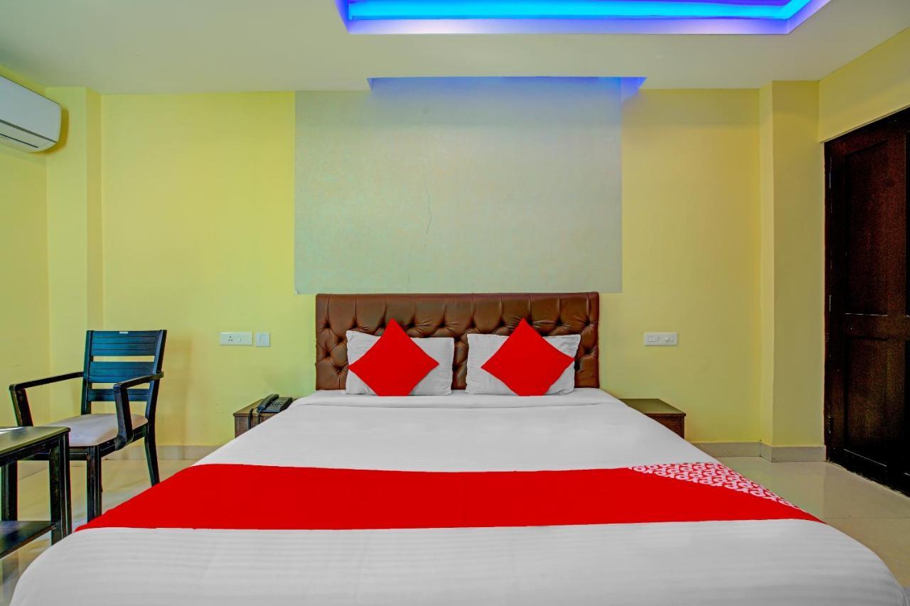 Oyo Flagship 77876 Amigo Suites Kochi Extérieur photo